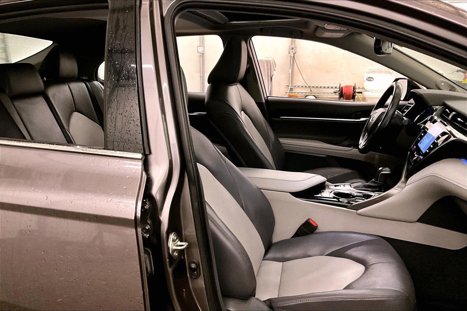 2020 Toyota Camry Hybrid XLE