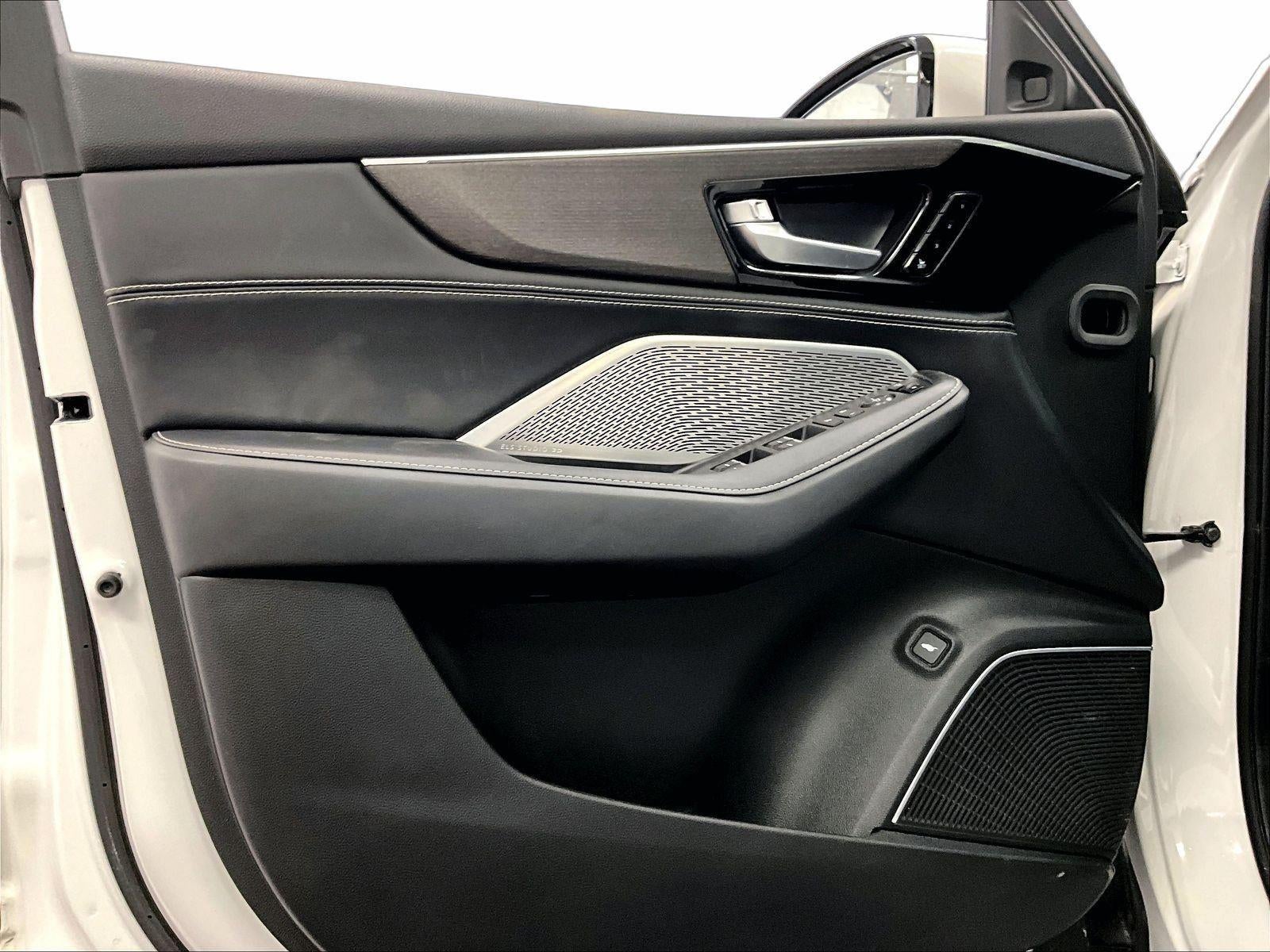 2022 Acura MDX w/Advance Package