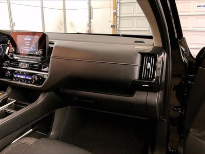 2022 Nissan Pathfinder SV