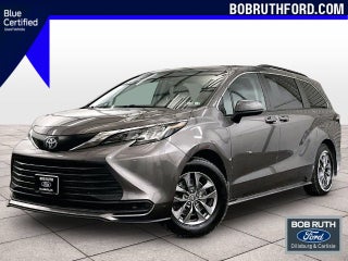 2022 Toyota Sienna LE 8 Passenger