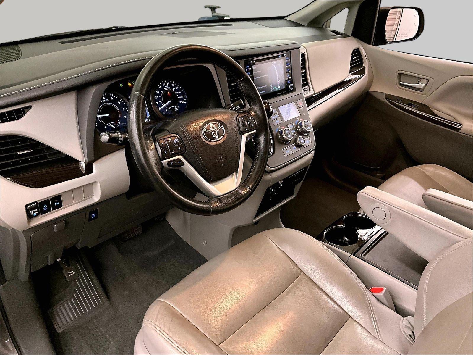 2020 Toyota Sienna XLE