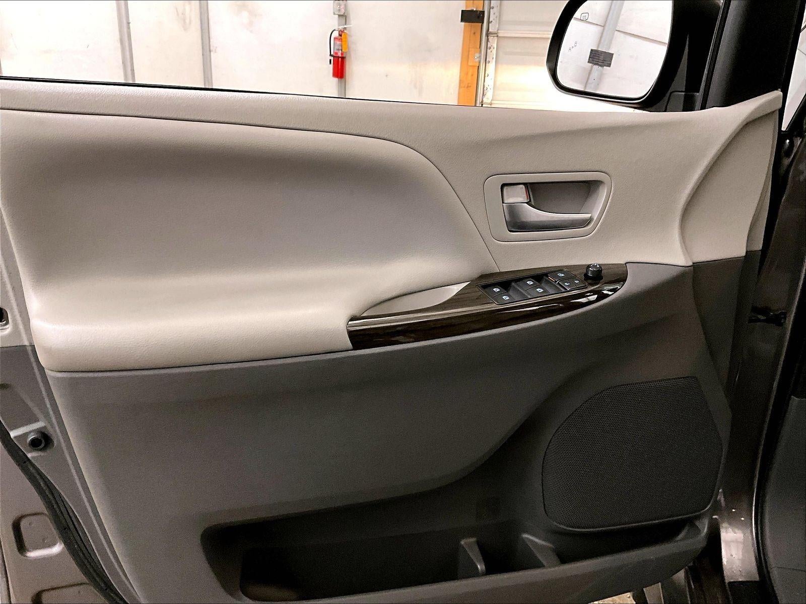 2020 Toyota Sienna XLE