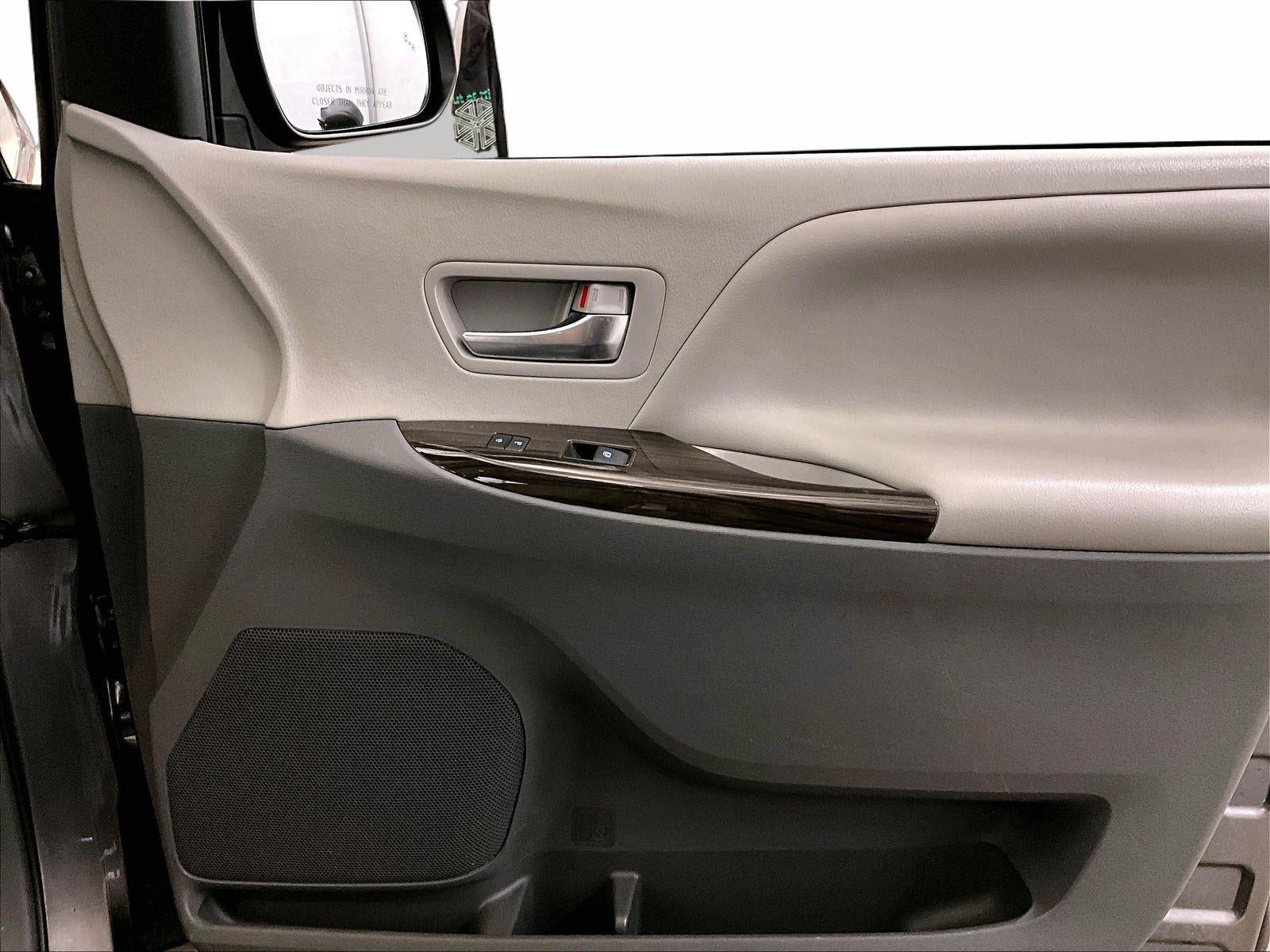 2020 Toyota Sienna XLE