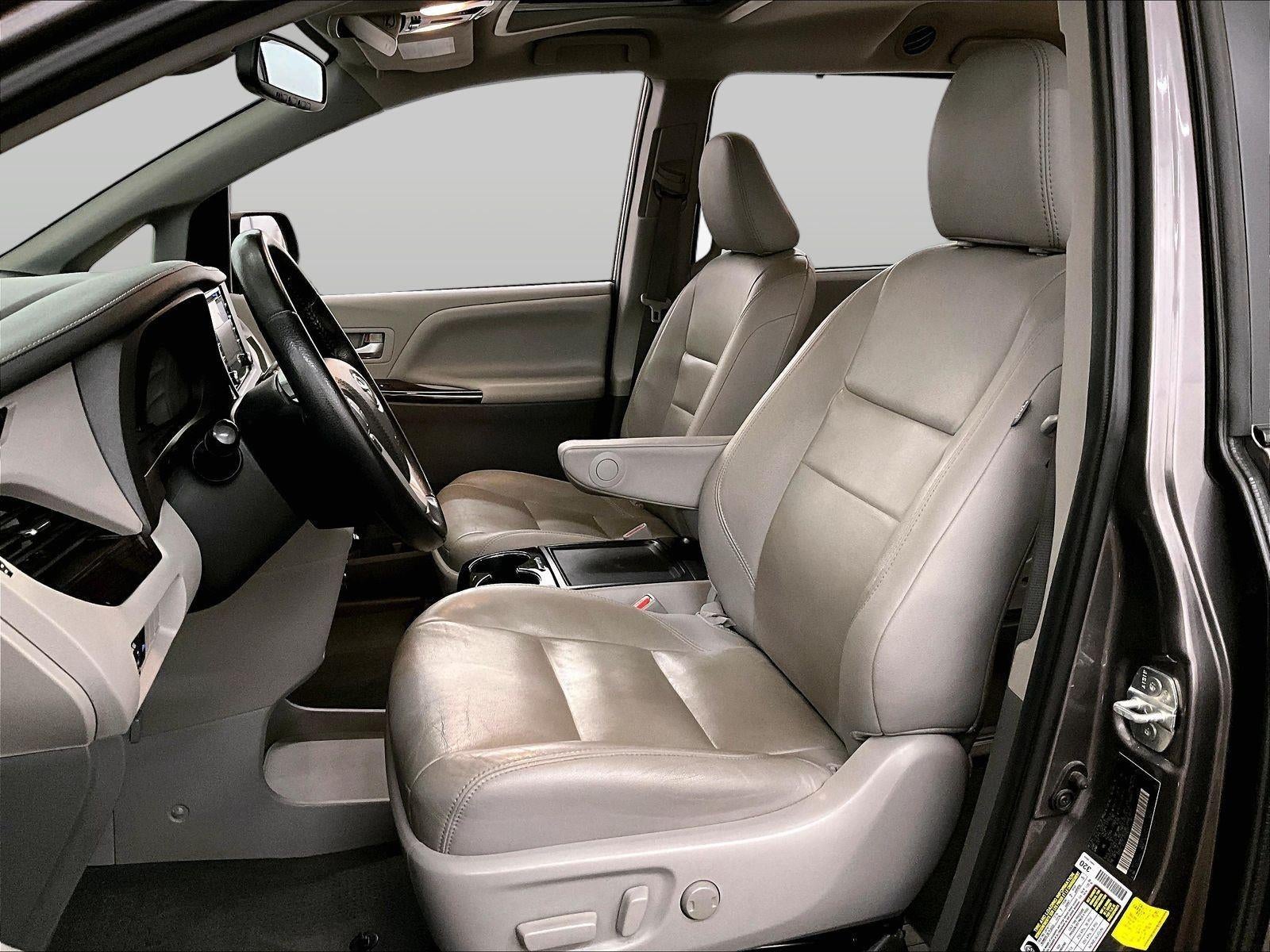 2020 Toyota Sienna XLE