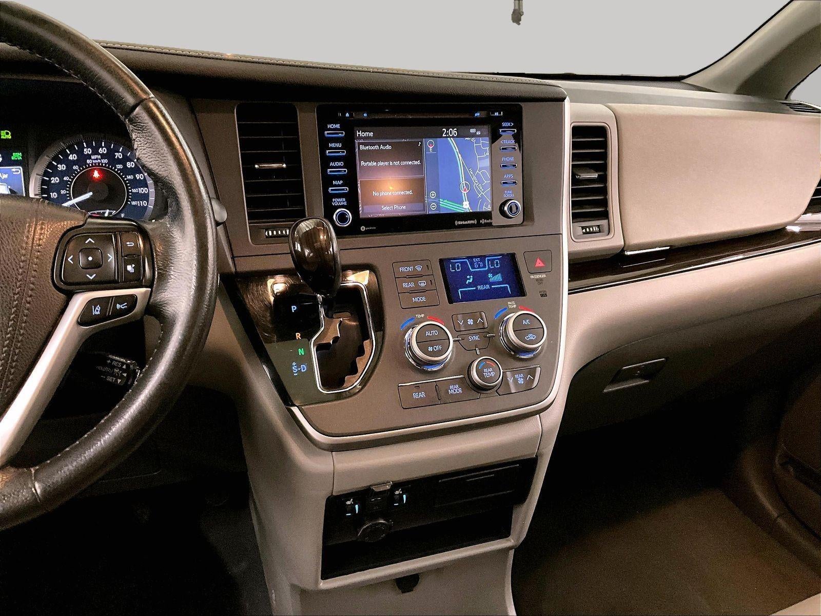 2020 Toyota Sienna XLE