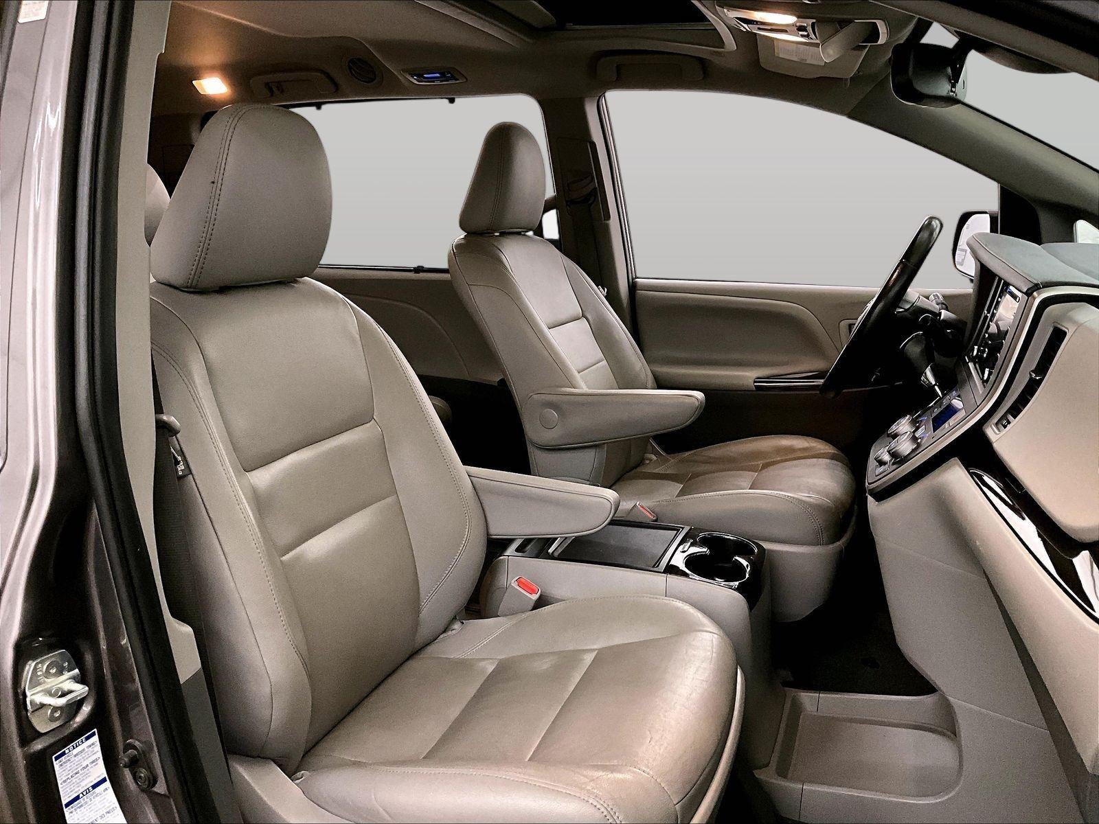 2020 Toyota Sienna XLE