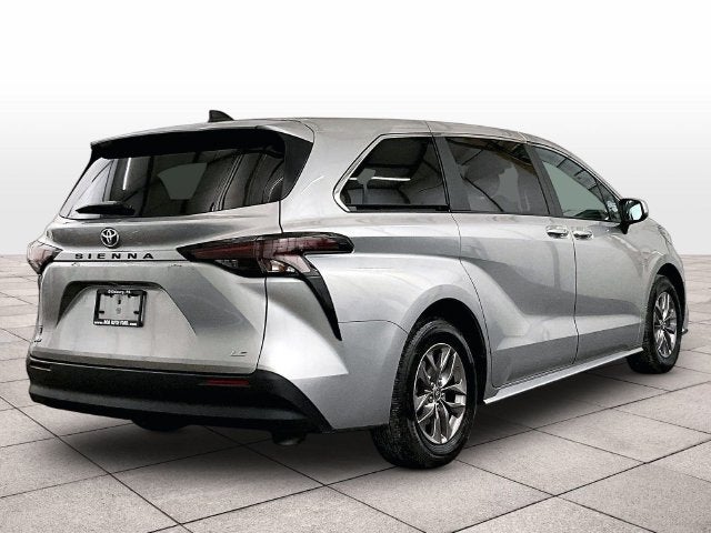 2025 Toyota Sienna LE 8 Passenger