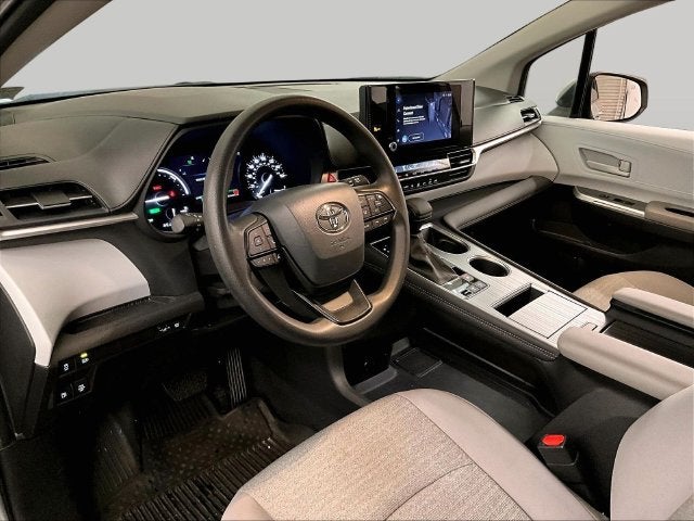 2025 Toyota Sienna LE 8 Passenger