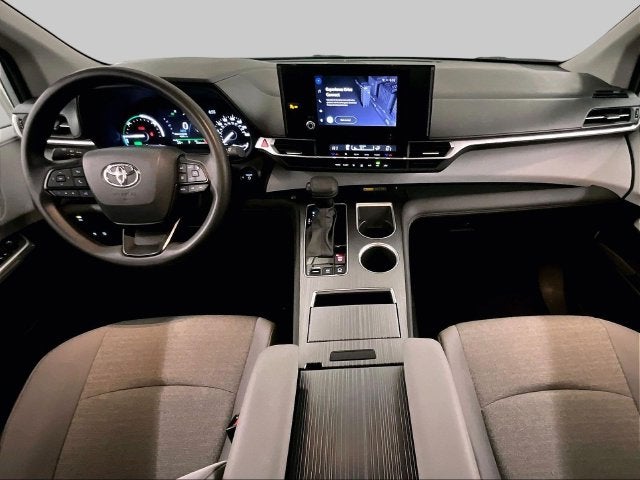 2025 Toyota Sienna LE 8 Passenger
