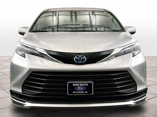 2025 Toyota Sienna LE 8 Passenger