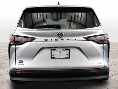 2025 Toyota Sienna LE 8 Passenger