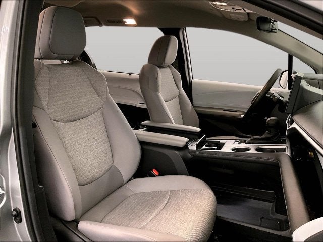 2025 Toyota Sienna LE 8 Passenger