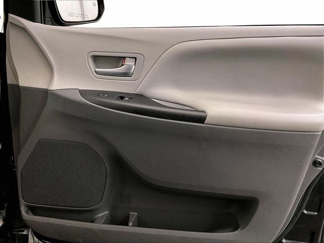 2018 Toyota Sienna LE 8 Passenger