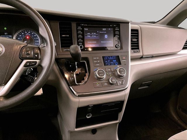 2018 Toyota Sienna LE 8 Passenger