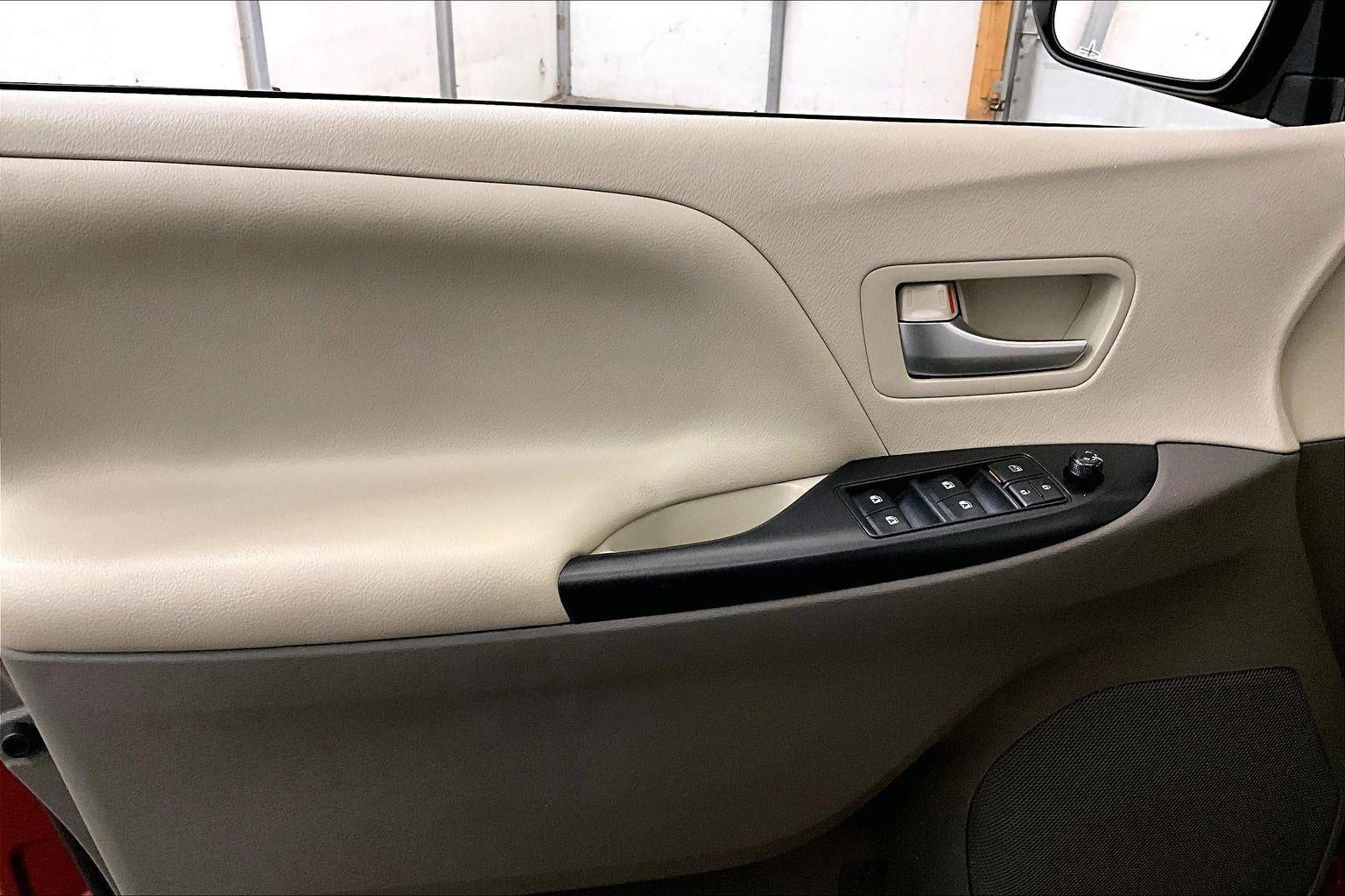 2020 Toyota Sienna LE