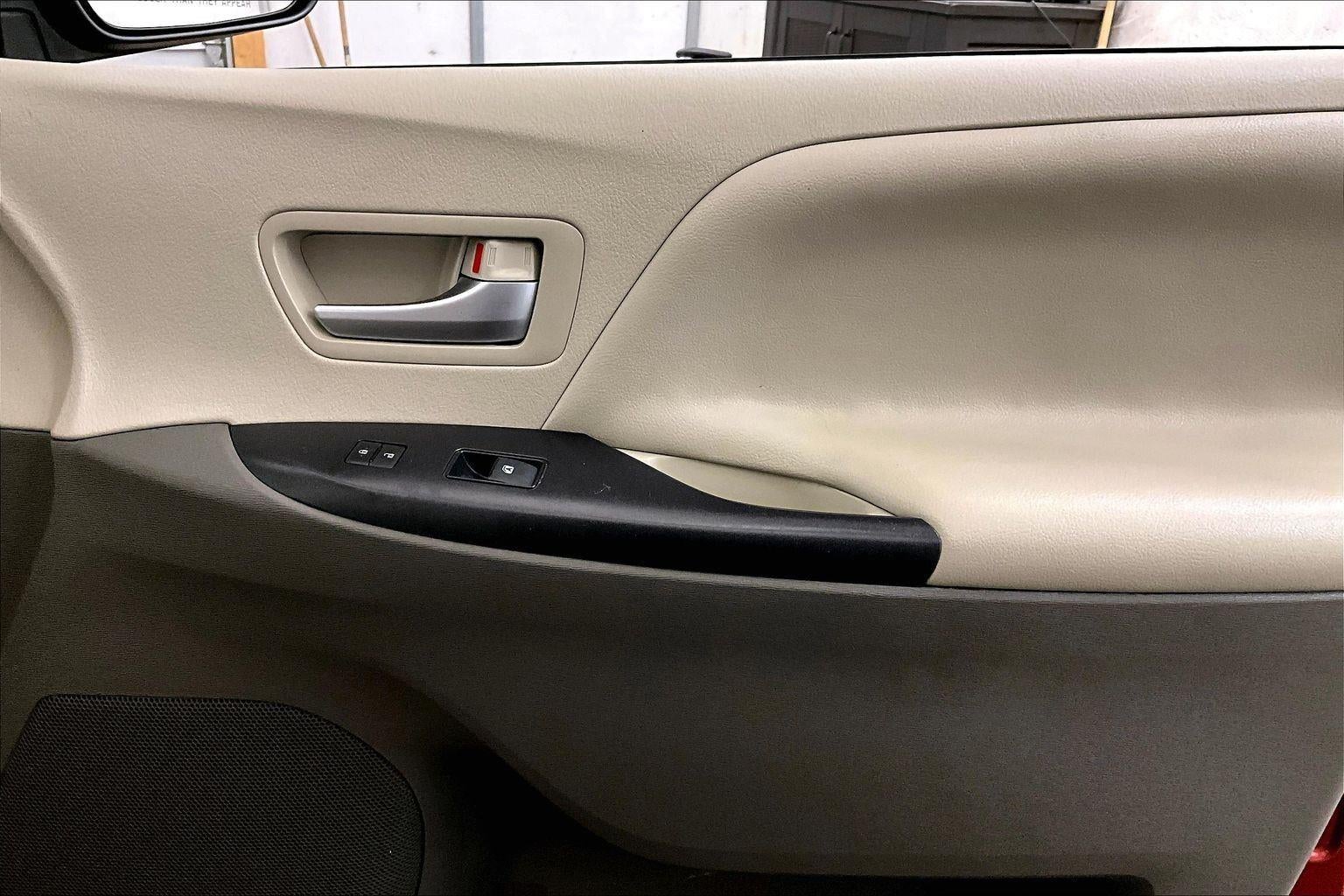 2020 Toyota Sienna LE