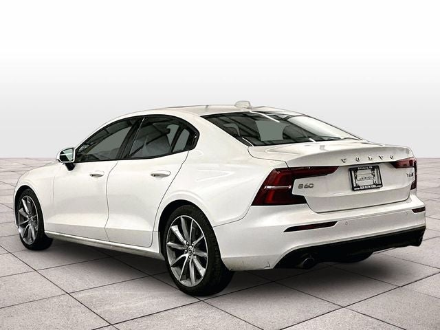 2020 Volvo S60 T6 Momentum