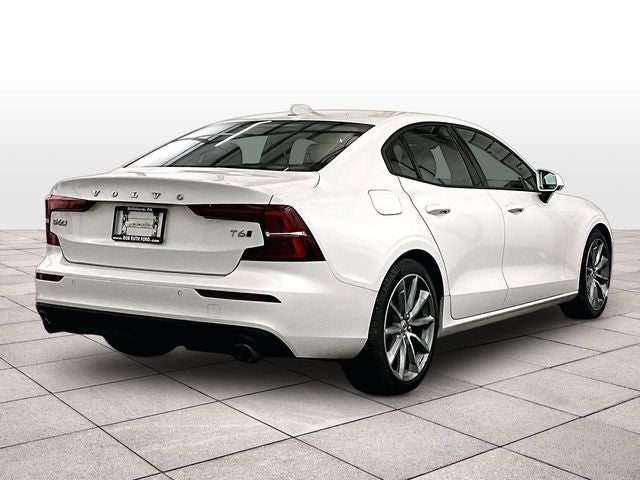 2020 Volvo S60 T6 Momentum