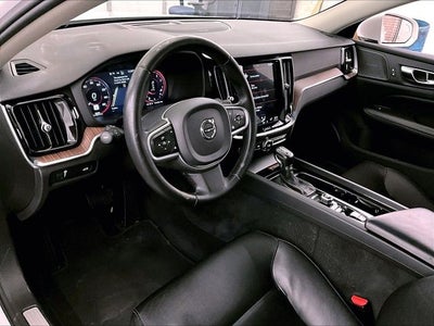 2020 Volvo S60 T6 Momentum