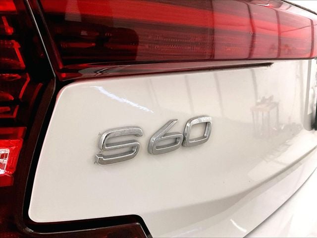 2020 Volvo S60 T6 Momentum