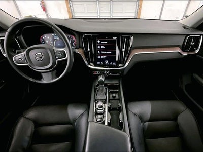 2020 Volvo S60 T6 Momentum