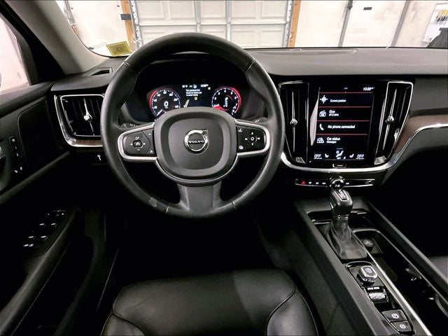 2020 Volvo S60 T6 Momentum