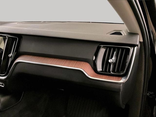 2021 Volvo S60 Recharge Plug-In Hybrid T8 R-Design Expression