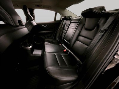 2021 Volvo S60 Recharge Plug-In Hybrid T8 R-Design Expression