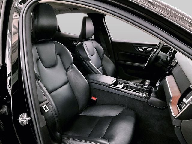 2021 Volvo S60 Recharge Plug-In Hybrid T8 R-Design Expression