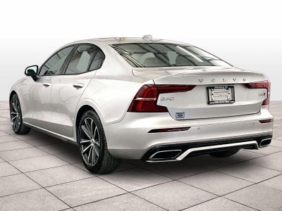 2022 Volvo S60 Momentum