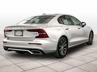 2022 Volvo S60 Momentum