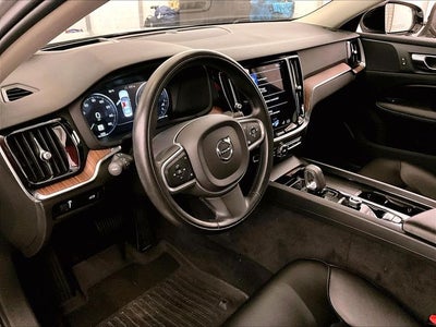 2022 Volvo S60 Momentum