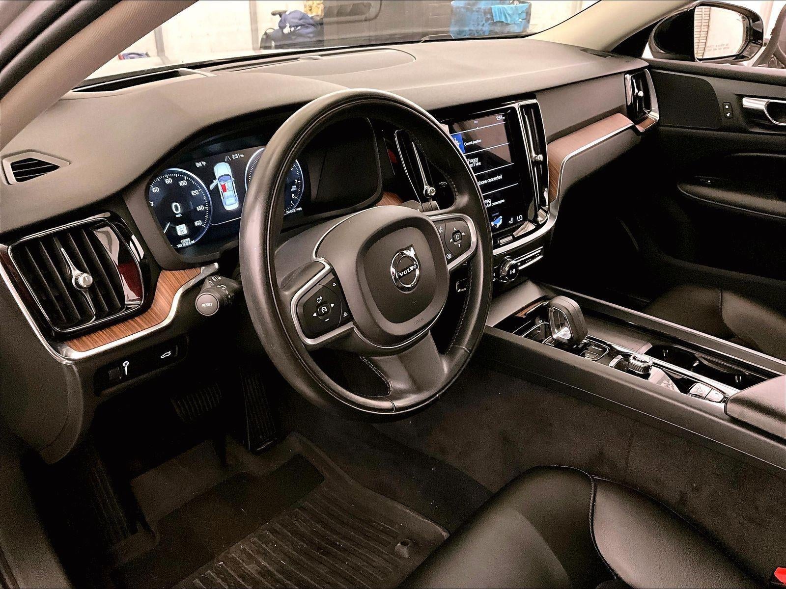 2022 Volvo S60 Momentum