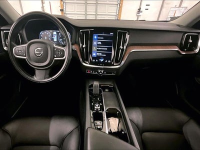 2022 Volvo S60 Momentum