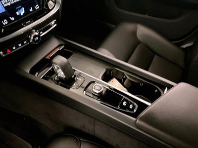 2022 Volvo S60 Momentum