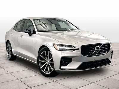 2022 Volvo S60 Momentum