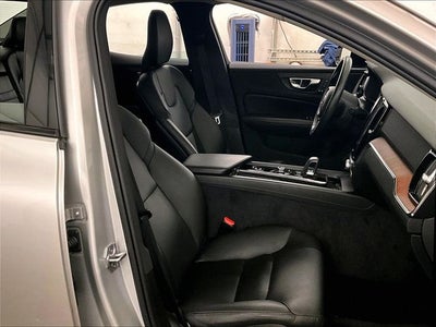 2022 Volvo S60 Momentum