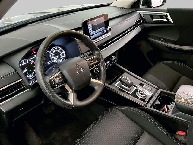 2022 Mitsubishi Outlander ES