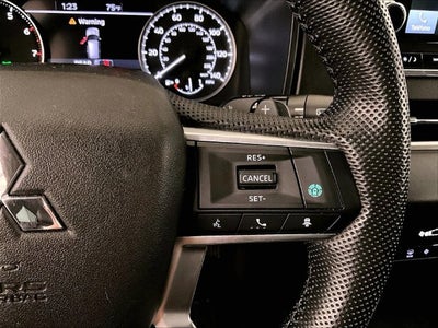 2023 Mitsubishi Outlander SE