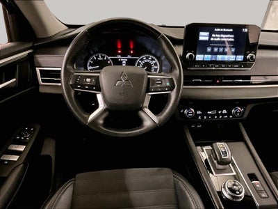 2023 Mitsubishi Outlander SE