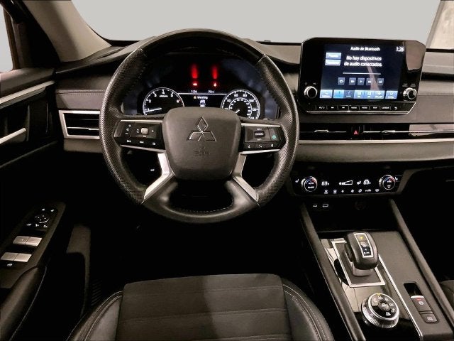 2023 Mitsubishi Outlander SE