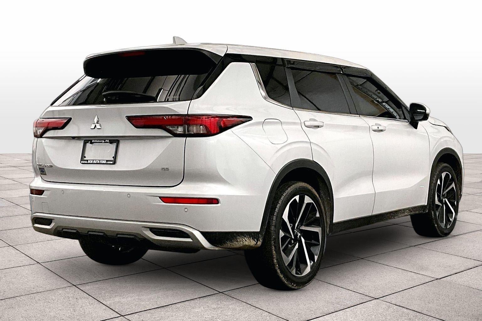 2023 Mitsubishi Outlander SE