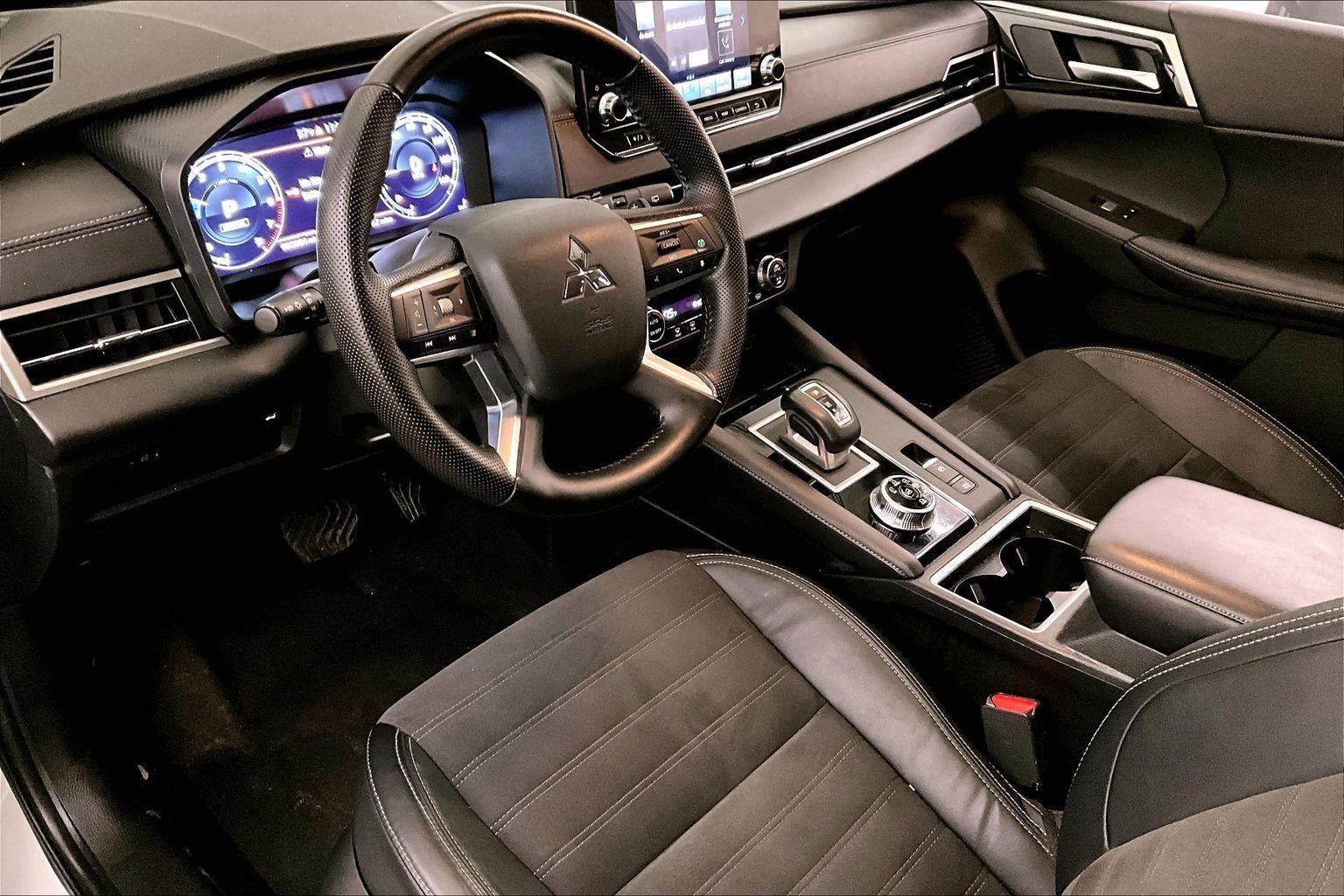 2023 Mitsubishi Outlander SE