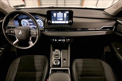 2023 Mitsubishi Outlander SE