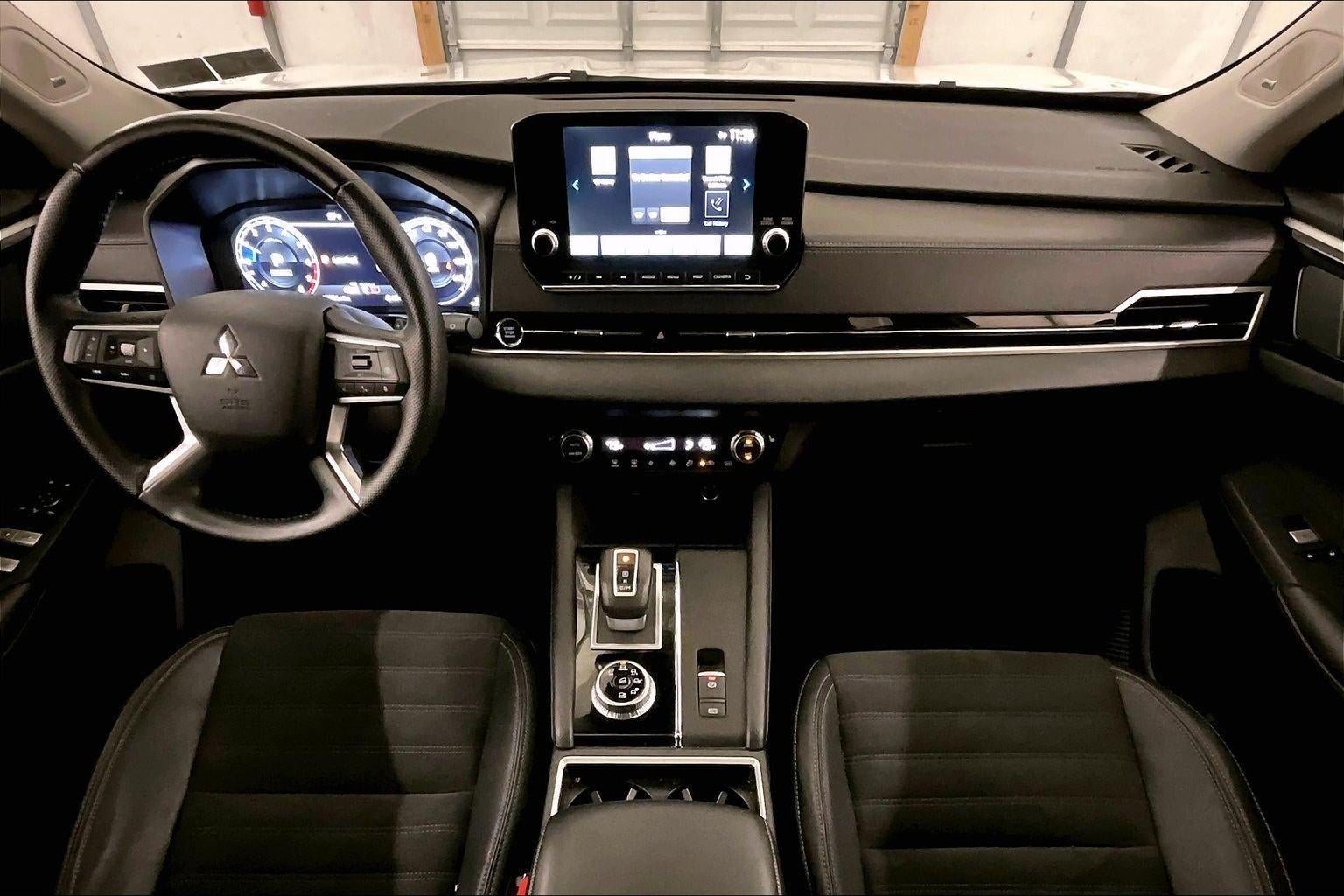 2023 Mitsubishi Outlander SE