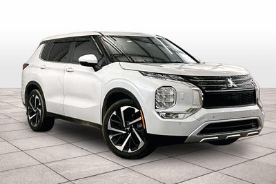 2023 Mitsubishi Outlander SE