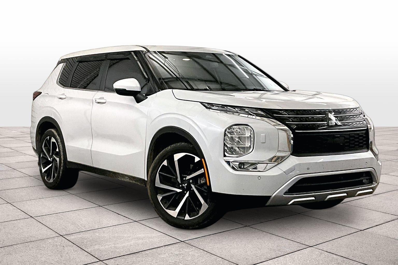 2023 Mitsubishi Outlander SE