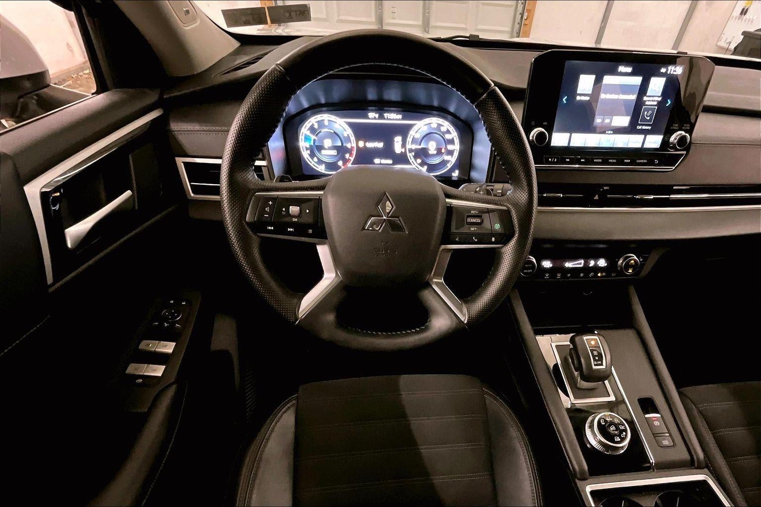 2023 Mitsubishi Outlander SE