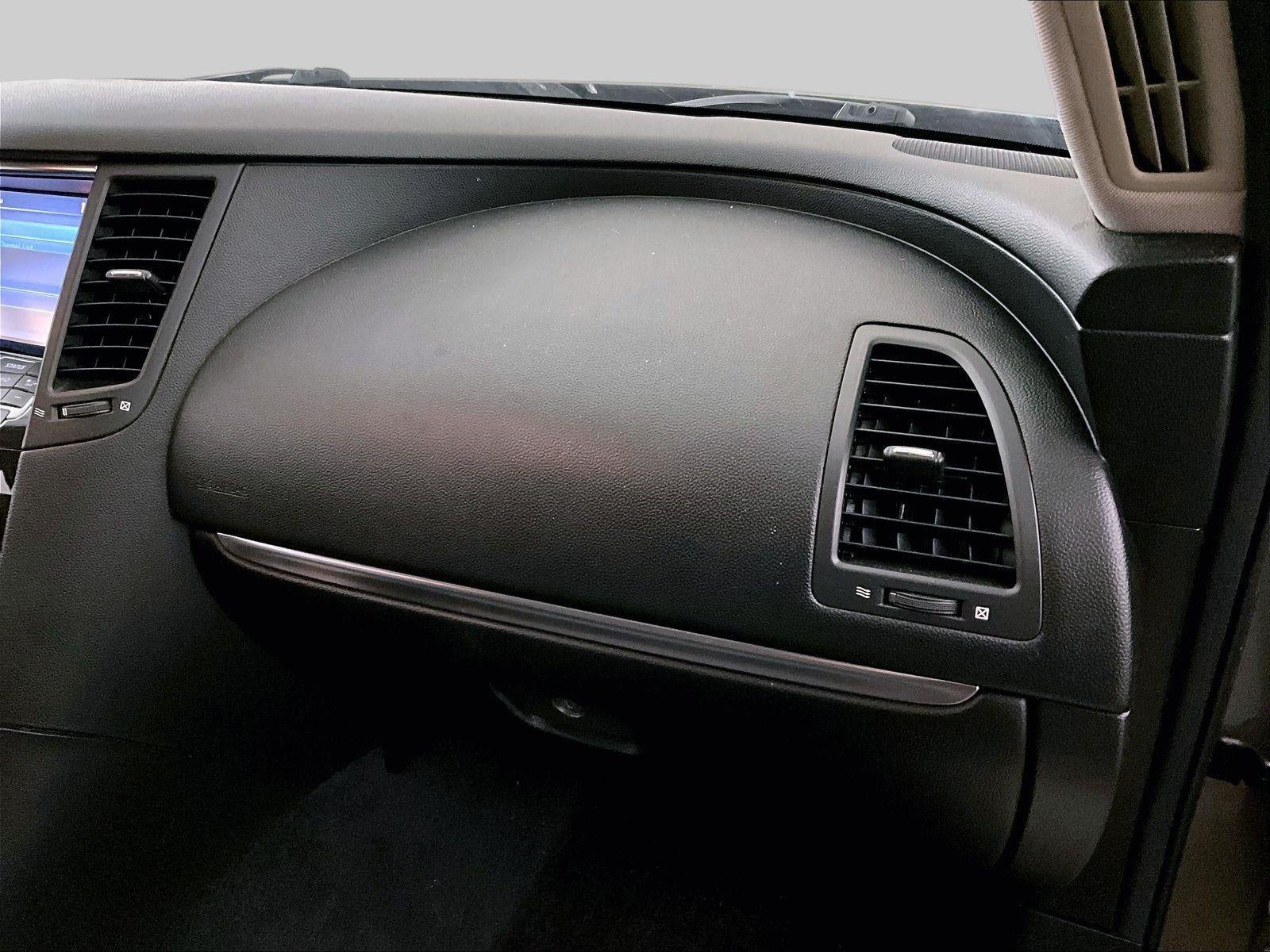2016 INFINITI QX70 Base