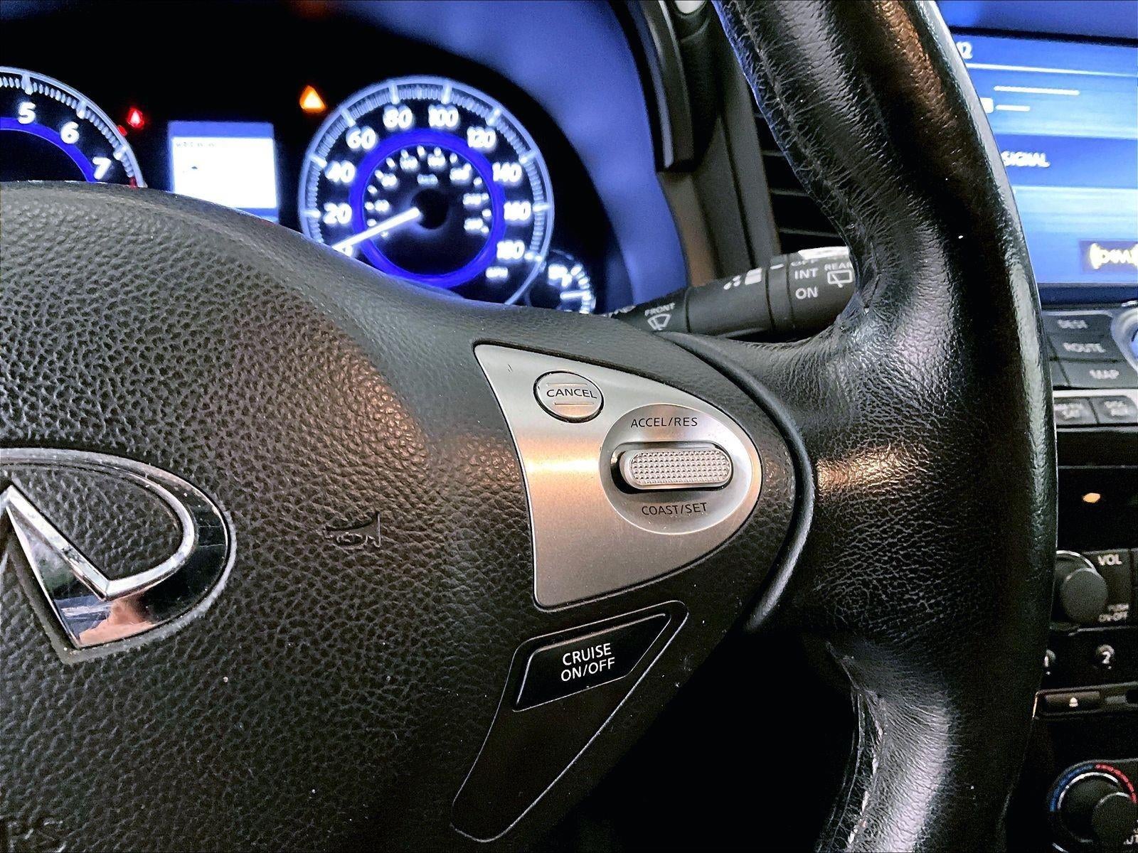 2016 INFINITI QX70 Base